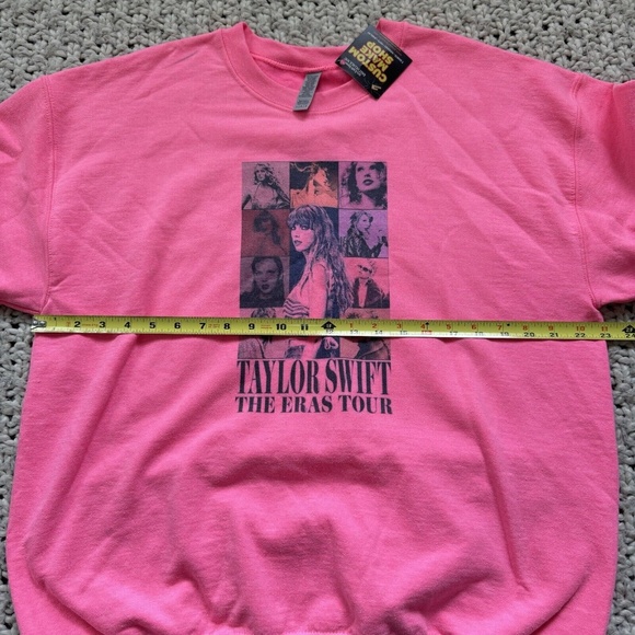 Aliens of Brooklyn Taylor Swift The Era Tour Sweater L NWT - Picture 2 of 11